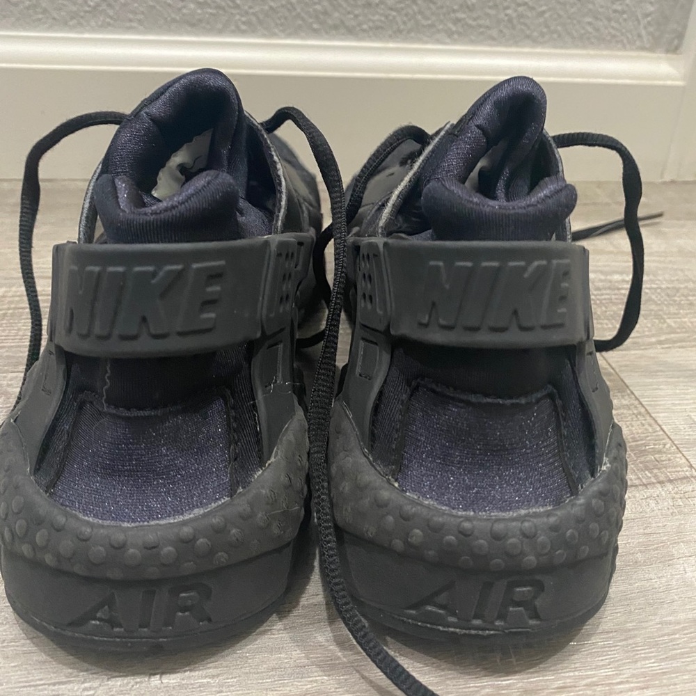 Black Nike Huaraches